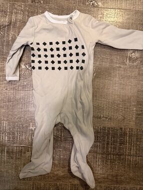 Unbranded Cream Long-Sleeve Footed One-Piece with Black Geometric Print
